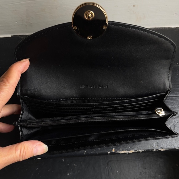 Michael Kors accordion wallet - Picture 2 of 3